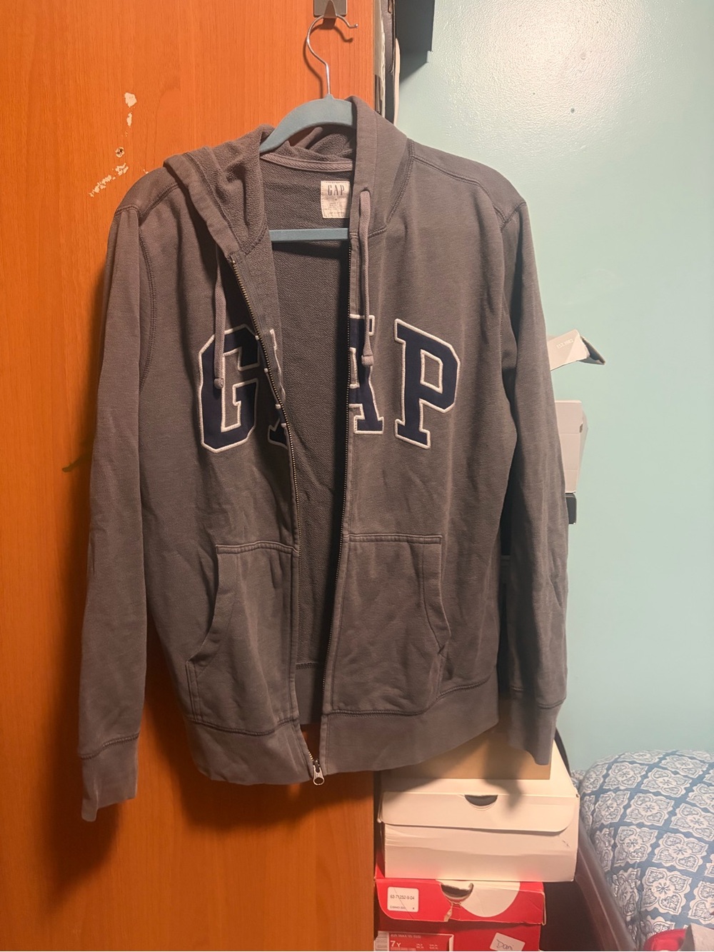 grey gap zip up hoodie
